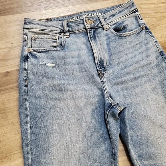 American Eagle Mom Jeans Sz 6 High Rise Distressed Med/light Blue Wash - Picture 3 of 6